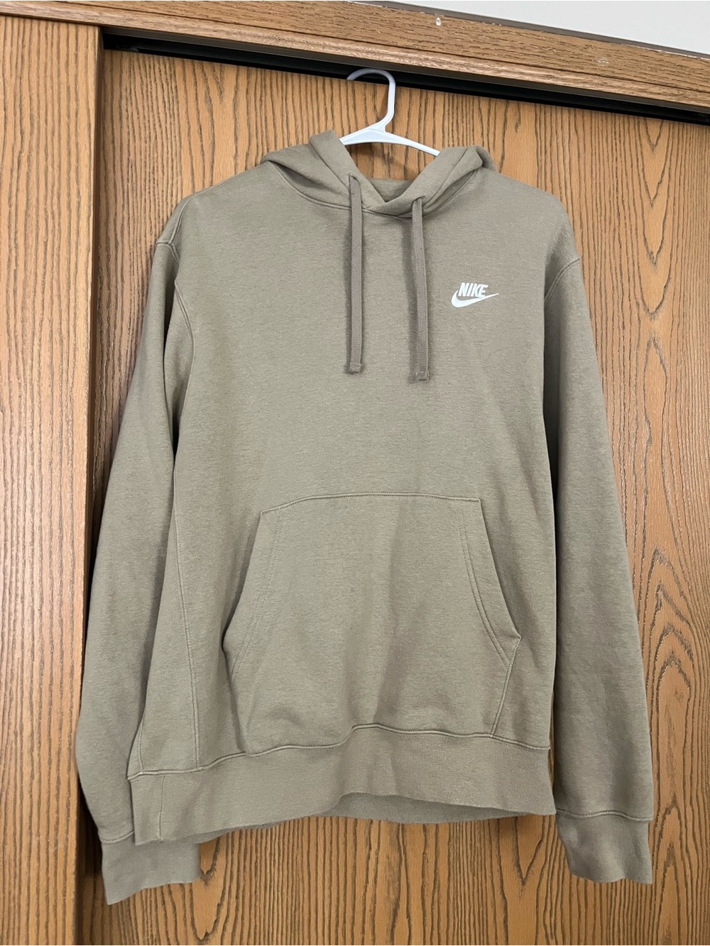 Nike Men’s Club Fleece Hoodie Medium Khaki Tan white logo